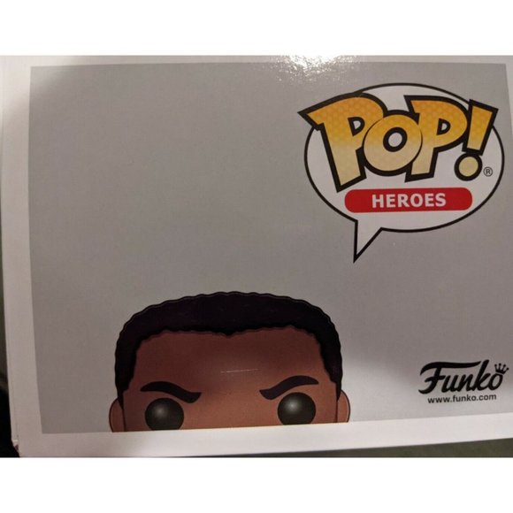 Wonder W o m a n (EE Exc): P o p ! Heroes Vinyl Figurine